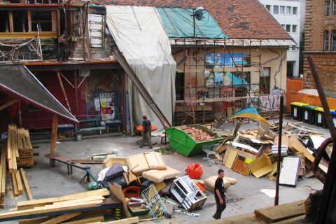 Axt und Kelle, Metelkova, 2004