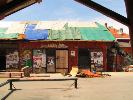 Axt und Kelle, Metelkova, 2004