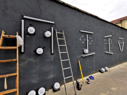 François Donato - Time Leaks / Čas odteka