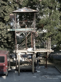 Renata Vidič, Katjuša Kovačič, Stane Ovsec, Marko Kovačič, Axt & Kelle - Razgledni stolp (preureditev) (2006)